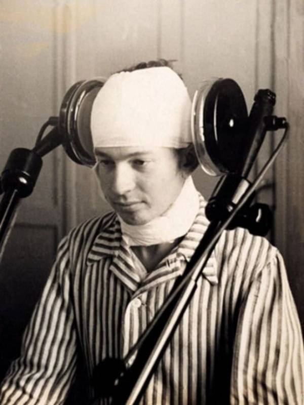 15 странных фотографий из психиатрических лечебниц прошлого