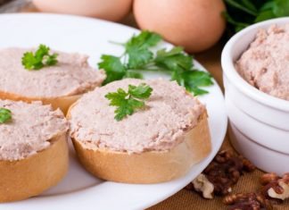 Как приготовить нежный яично-чесночный паштет с орехами?