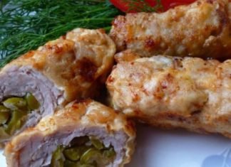 Рулет из курицы с корнишонами