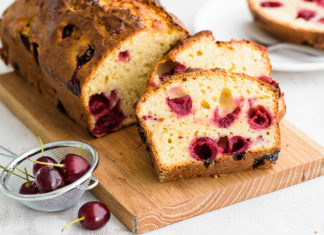 Как приготовить творожный кекс с вишней