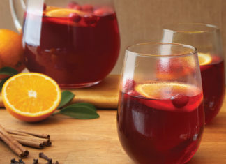 Апельсиновый пунш с клюквой и мандарином