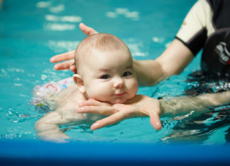 Полезная информация для молодых родителей: нужно ли малышу плавать?