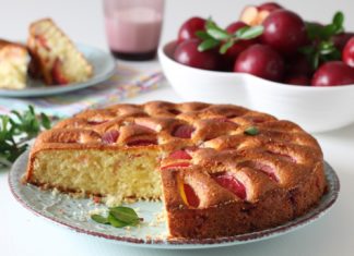 Как приготовить в мультиварке сметанный кекс с фруктами?