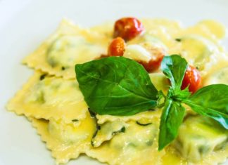 Равиоли обжаренные со шпинатом и грибами