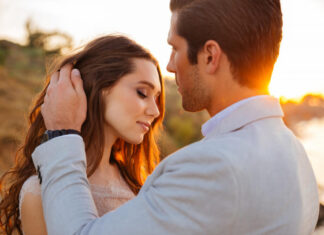 Как признаться в любви: посвятить стихи или подарить подарок? Как признаться в любви: посвятить стихи или подарить подарок?