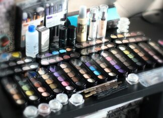 Стоит ли покупать профессиональную косметику: что это, какие проблемы она сможет решить, особенности и преимущества Стоит ли покупать профессиональную косметику: что это, какие проблемы она сможет решить, особенности и преимущества