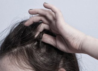 Как проявляется заболевание трихотилломания