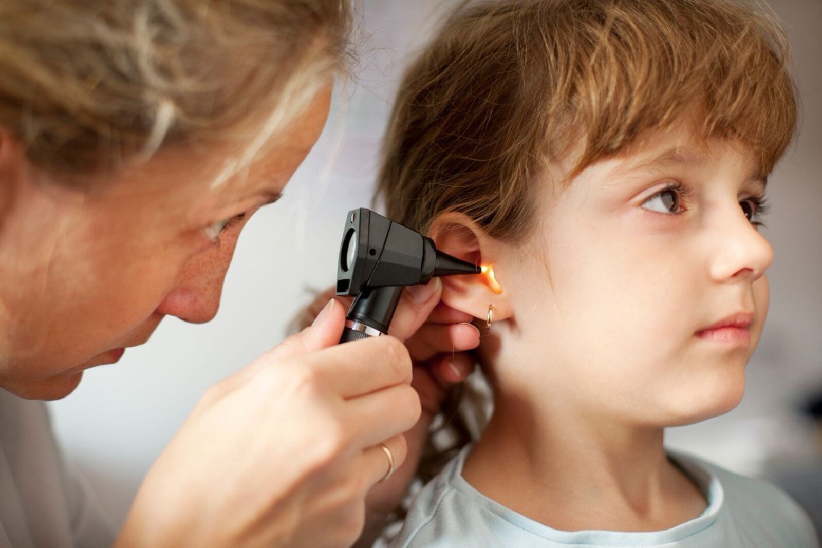 Глухота аномалия. Дети с нарушением слуха.. ЛОР для детей.