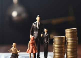 Алименты на детей — кому полагаются и как получить?