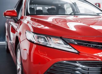 Як вибрати плівку на авто та 6 етапів її нанесення на поверхню будь-якої машини