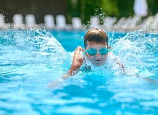 Как плавание влияет на развитие ребёнка: сила воды и характера