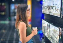 Вендинговые автоматы: как выбрать оборудование и запустить прибыльный формат продаж