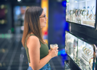 Вендинговые автоматы: как выбрать оборудование и запустить прибыльный формат продаж